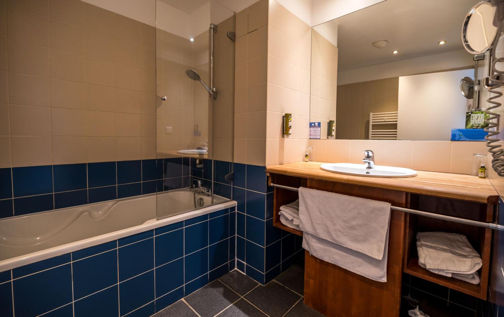 Logis Hotel - La Petite Rade เลออาฟร์ ภายนอก รูปภาพ
