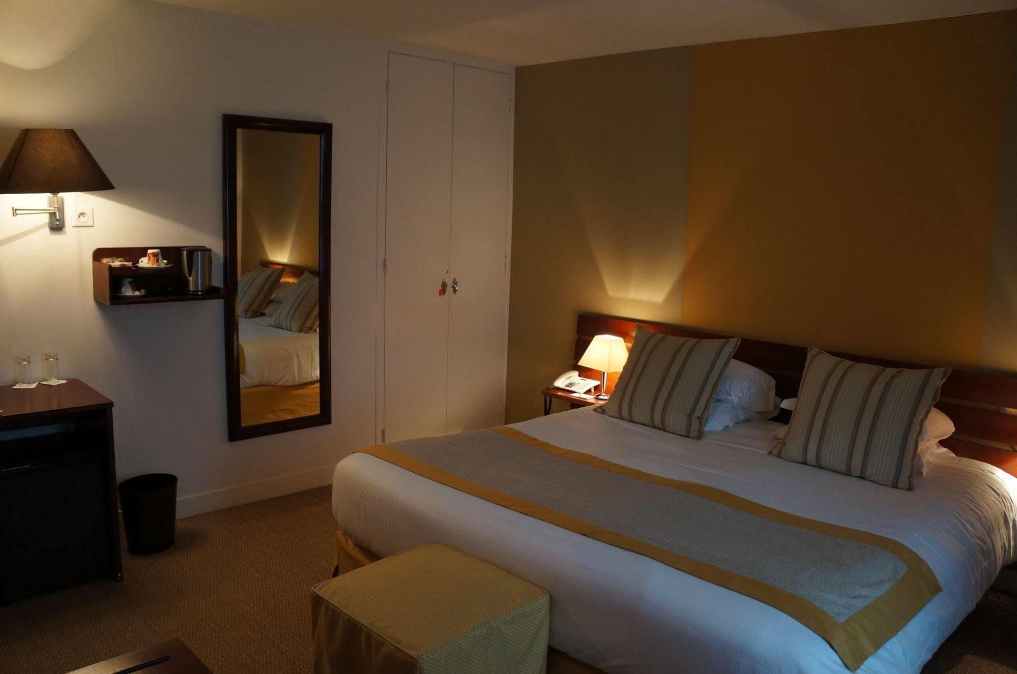 Logis Hotel - La Petite Rade เลออาฟร์ ภายนอก รูปภาพ